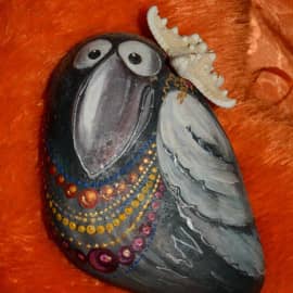 Ворона в украшениях