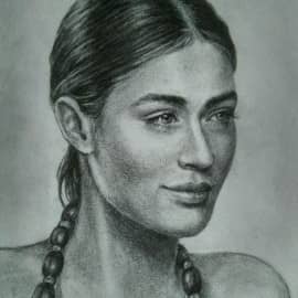 Девушка с бусами