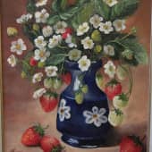 Клубника в кобальтовой вазе