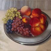 Фрукты на подносе.