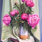 Вечерние пионы в голубой вазе.