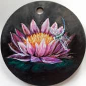 Стрекоза  на Лотосе