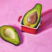 Авокадо в красной миске