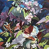 Тигровый сорокопут в кустах гортензии