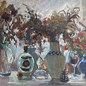 На подоконнике сухие цветы в контражуре