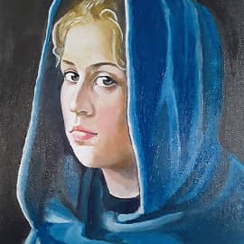 Девушка в капюшоне