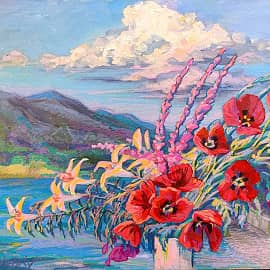 Маки, лилии, облако над морем, горы, набережная, Геленджик. Серия натюрморт под открытым небом