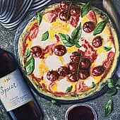 "Пицца и красное вино" Вид сверху