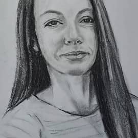 Набросок углём дочки.