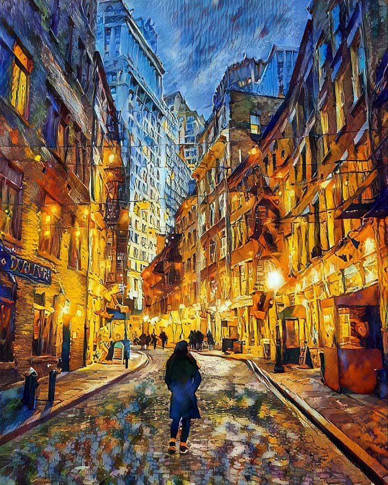 Посреди городской суеты.