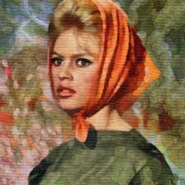 Брижит Бардо в платочке