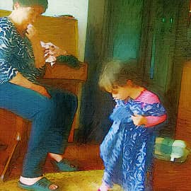 Что бабушка, великовато мамино платье