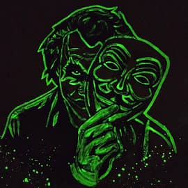 Флуоресцентный Джокер на футболке.