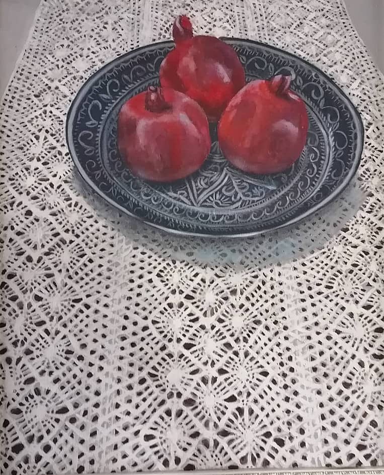 Гранаты на белом