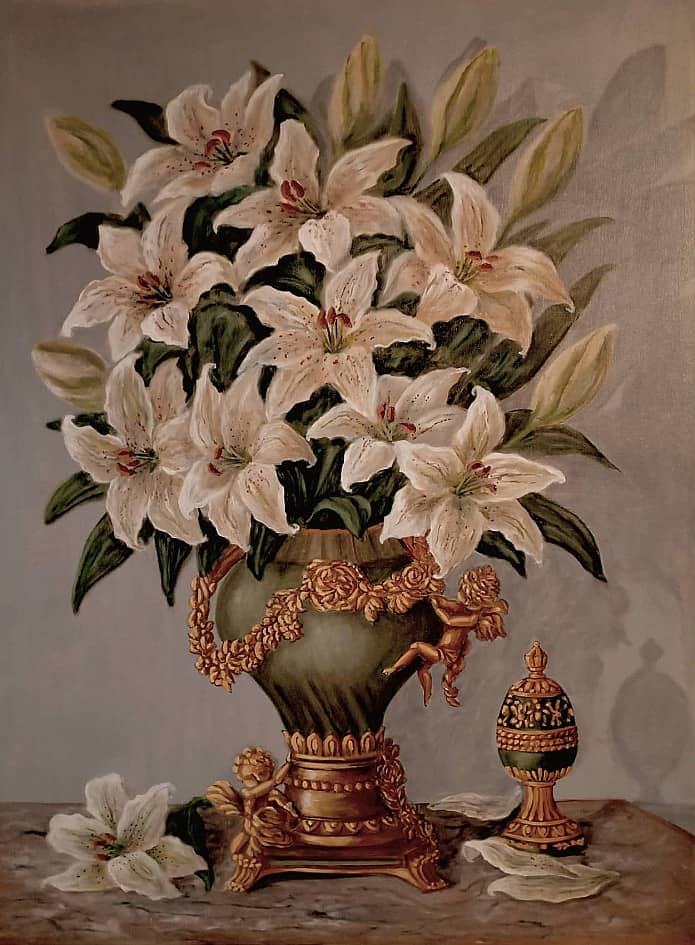 немного золота, изгибы лепестков изысканных, чуть вычурных цветков надменно-неприступных белых лилий