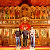 Резное тело иконостаса и киоты с иконами Филаретовской Церкви в Зеленограде.