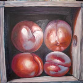 Сливы в ящике.