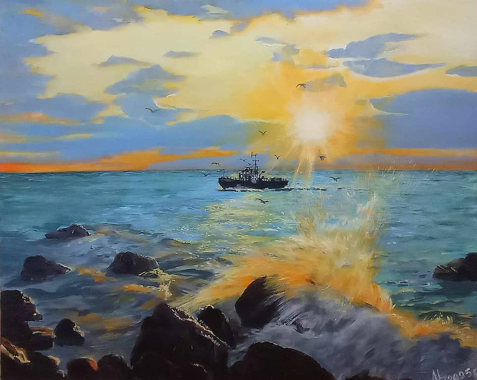 Брызги прибоя в закатных лучах