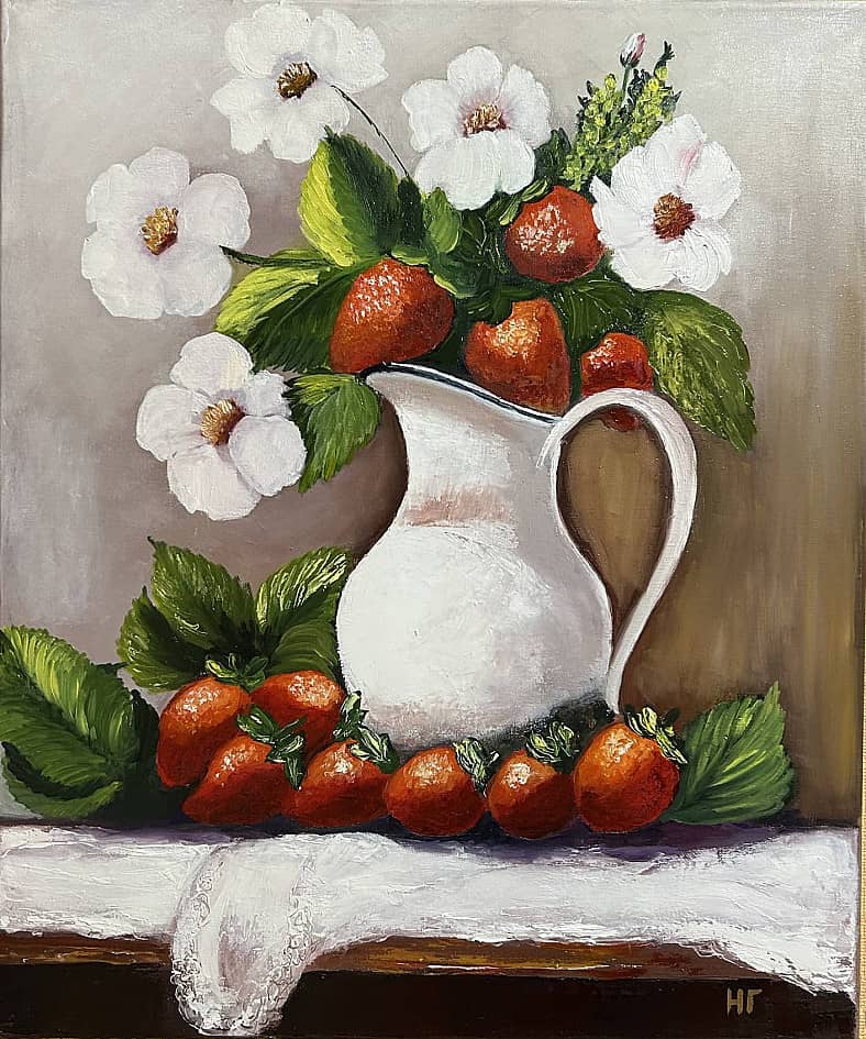 Кувшин с клубникой