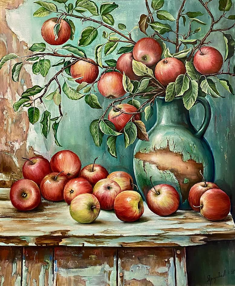 Яблоки  в кувшине