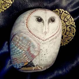 По камушкам.