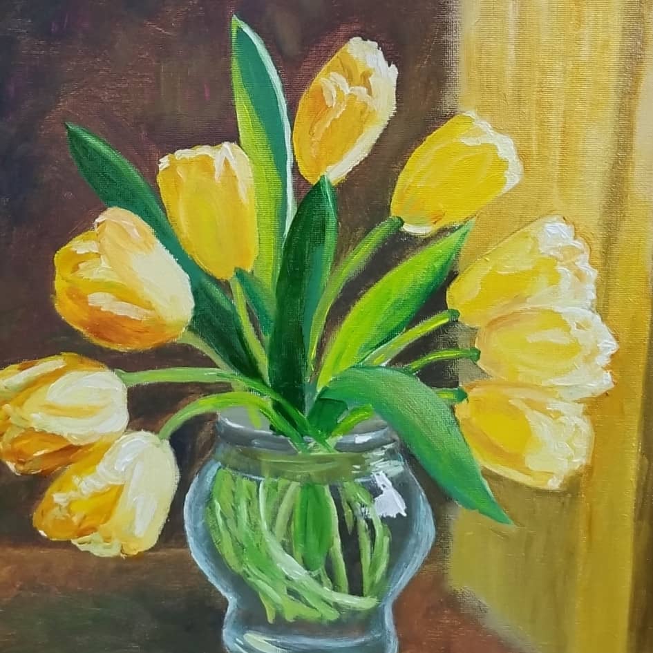 Жёлтые тюльпаны в вазе.
