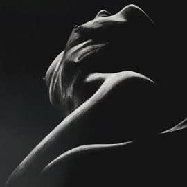 Картина углем 42х48см женский силуэт