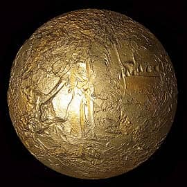 Улица, дом и двое