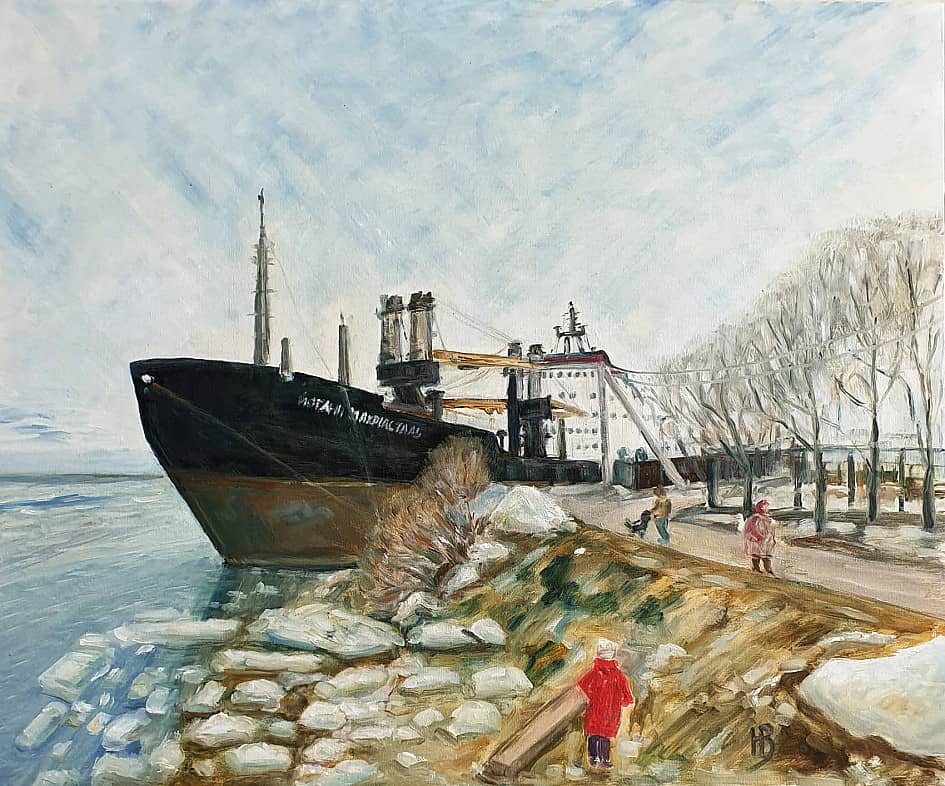 На приколе.