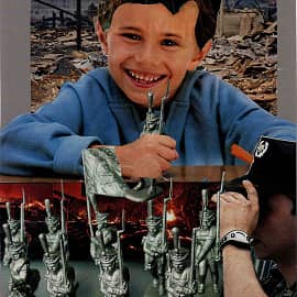 Война как игра в солдатики. Коллаж.