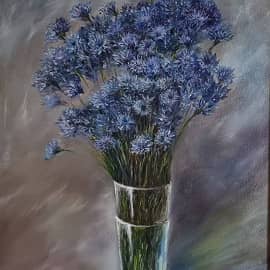 Васильки в стеклянной вазе