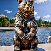 Весь мир твердит " Русский медведь".... Предлагаю проект такого памятника в Москве .