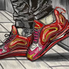 Красные кроссовки.