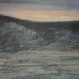 Закат солнца за сопкой. Темнеет.