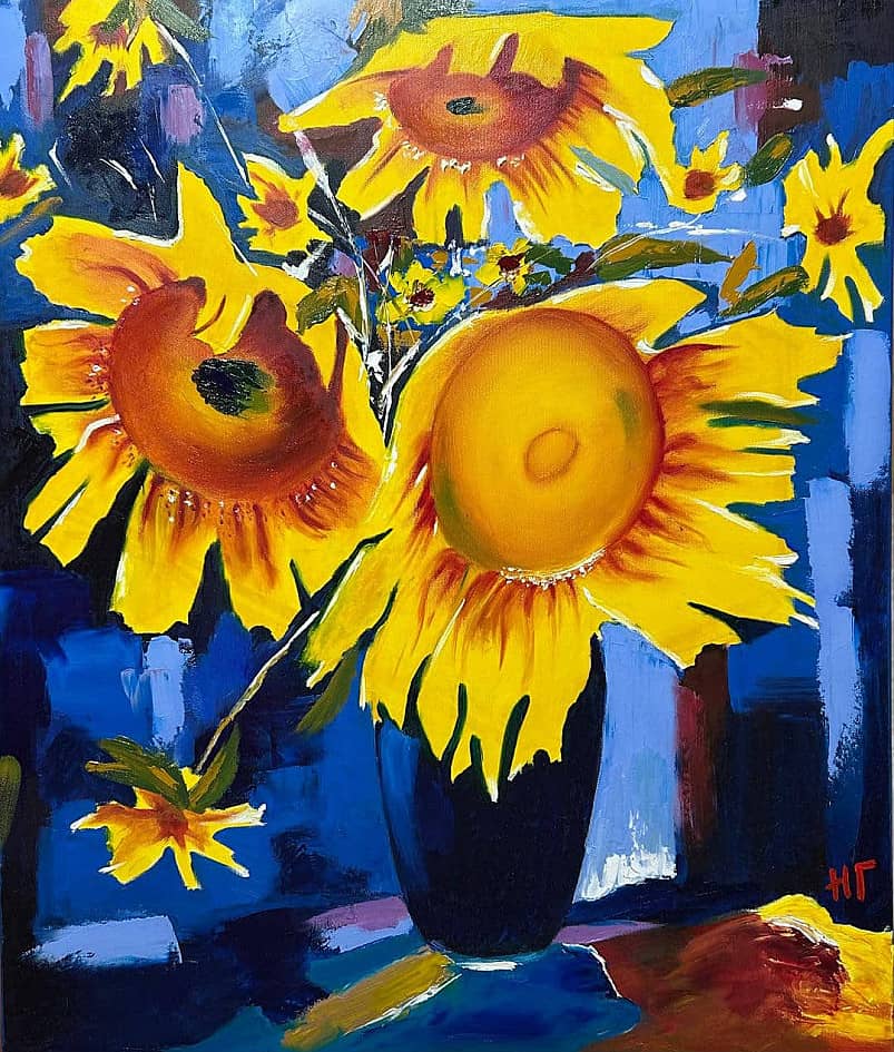Подсолнухи  в синей вазе