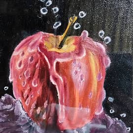 Сочное яблоко.