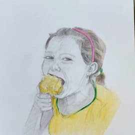 Внучка в детстве с яблоком