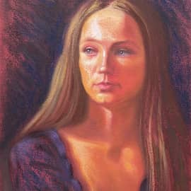 Девушка на тёмном фоне.