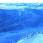 В синих тонах.