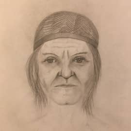 Женщина в головном уборе