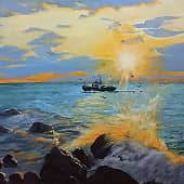 Брызги прибоя в закатных лучах