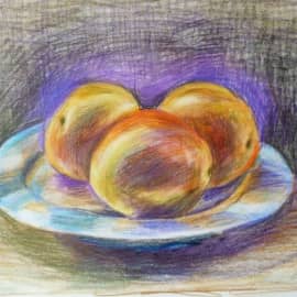 Апельсины на белой тарелке